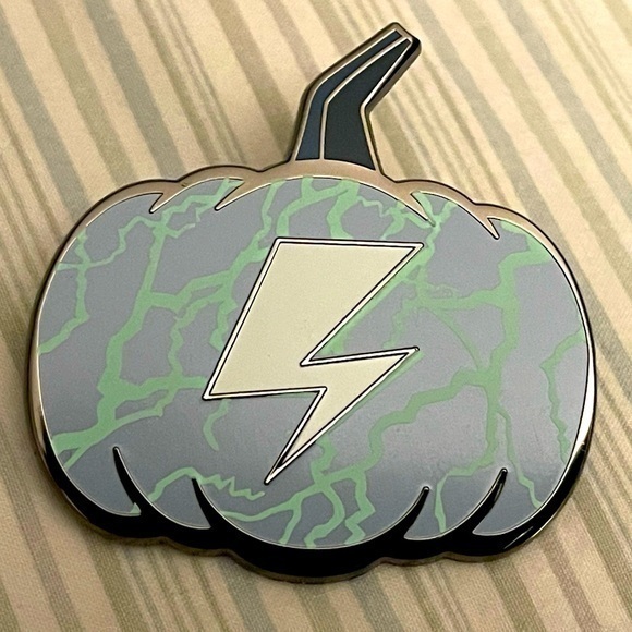 Brand New Disney‎ Marvel Thor Halloween Pumpkin Pin - Picture 1 of 2